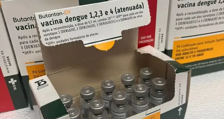 Bahia inicia distribuição de vacina 100% brasileira contra a dengue para os 417 municípios.