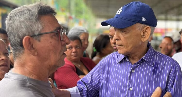 Prefeito Marcos Medrado dialoga com ambulantes da FeiraGuay sobre início das obras do Shopping Popular