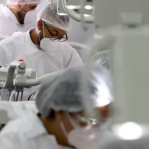 Mais de 250 profissionais são convocados para reforçar a assistência à saúde na Bahia.