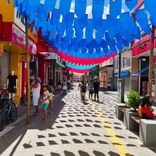 Prefeitura agita o comércio com forró no Calçadão de Valença