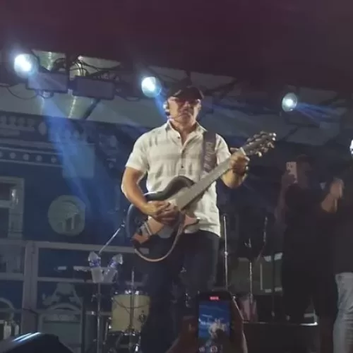 São João de Valença: grandes atrações na Praça da República fizeram os casais dançarem juntinhos