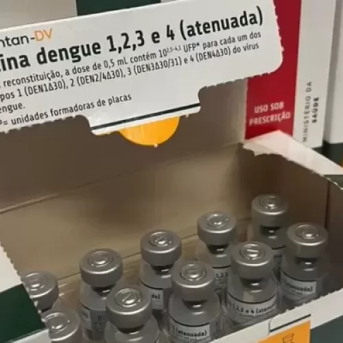 Bahia inicia distribuição de vacina 100% brasileira contra a dengue para os 417 municípios.
