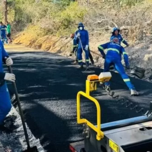 Prefeitura de Valença inicia asfalto na Ladeira Grande do Gereba e encurta viagem da zona rural em 27 quilômetros