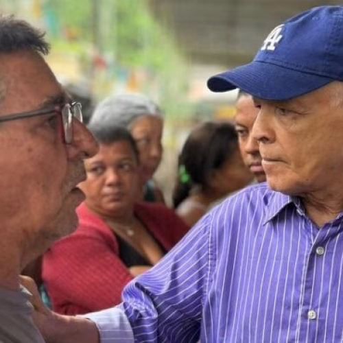 Prefeito Marcos Medrado dialoga com ambulantes da FeiraGuay sobre início das obras do Shopping Popular